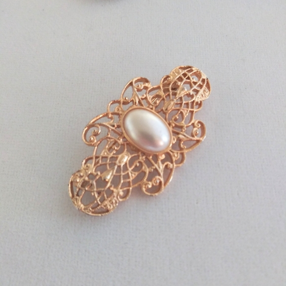 Vintage Filigree Brooch - Picture 1 of 7